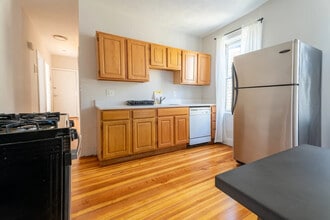 29 Edison Grn, Unit 3T in Boston, MA - Foto de edificio - Building Photo