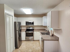 1680 SE Minorca Ave in Port St. Lucie, FL - Building Photo - Building Photo