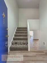 8500 SW Canyon Dr in Portland, OR - Building Photo - Building Photo