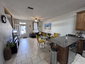 1100 Century Oaks Dr in Gulfport, MS - Building Photo - Building Photo