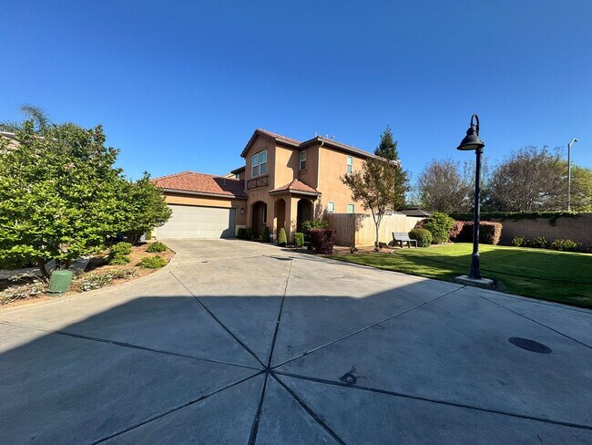 4450 W Artemisa Dr in Fresno, CA - Building Photo - Building Photo