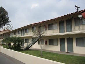 Greenwood in Montebello, CA - Foto de edificio - Building Photo