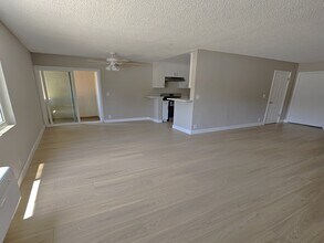 13535 Victory Blvd in Los Angeles, CA - Building Photo - Building Photo