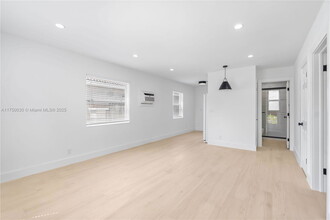 815 NE 5th St in Hallandale Beach, FL - Building Photo - Building Photo