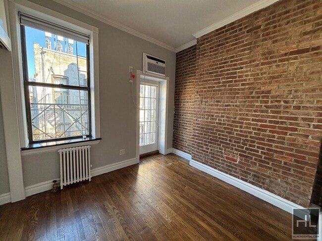 Mott Street, Unit 23 in New York, NY - Foto de edificio - Building Photo