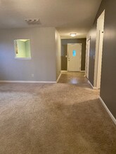 2709 Crownpoint Dr in Jeffersonville, IN - Foto de edificio - Building Photo