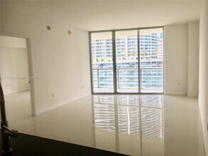 475 Brickell Ave, Unit 1614 in Miami, FL - Building Photo - Building Photo