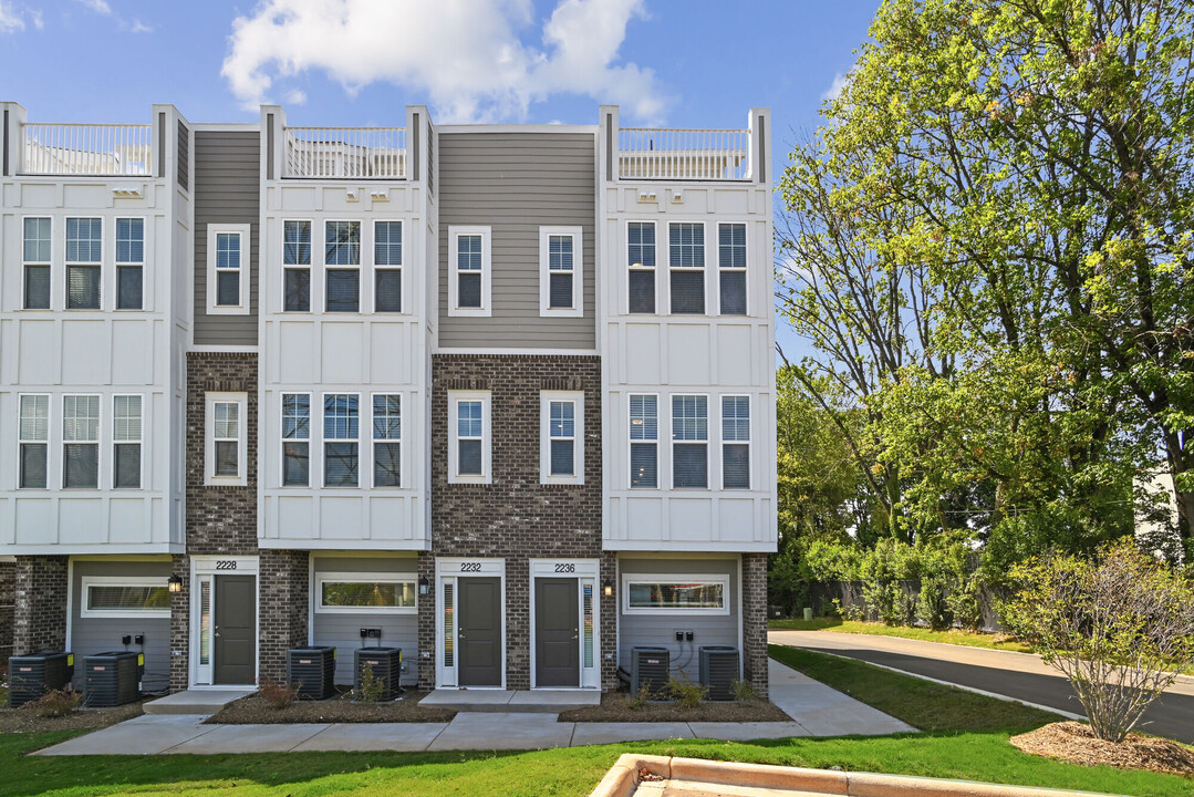 Accent Southrail in Charlotte, NC - Foto de edificio