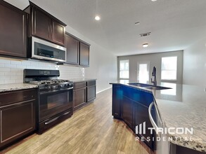 108 Clemens St in San Marcos, TX - Building Photo - Building Photo