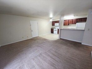 4470 Sandy River Dr in Las Vegas, NV - Foto de edificio - Building Photo