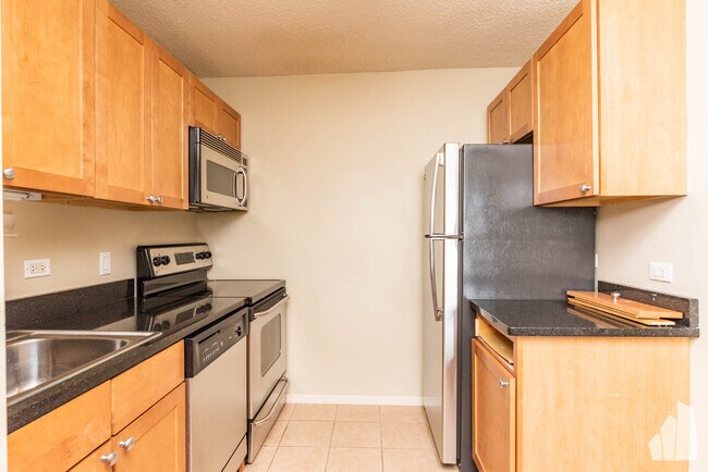 30 E Huron St, Unit 904 in Chicago, IL - Building Photo - Building Photo