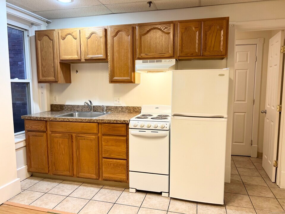 696 Main St in Middletown, CT - Building Photo