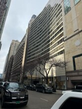 110 E Delaware Pl, Unit 1402 in Chicago, IL - Foto de edificio - Building Photo