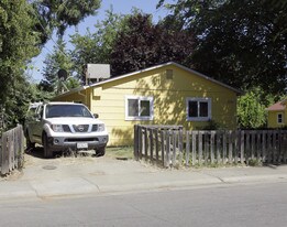 2312-2318 Morell St in Sacramento, CA - Building Photo