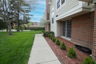 1843 W White Oak St in Arlington Heights, IL - Building Photo - Building Photo