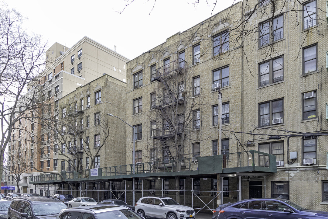 2075 Morris Ave in Bronx, NY - Building Photo