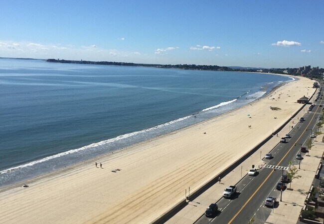 627 Beach St, Unit 2R in Revere, MA - Building Photo - Building Photo
