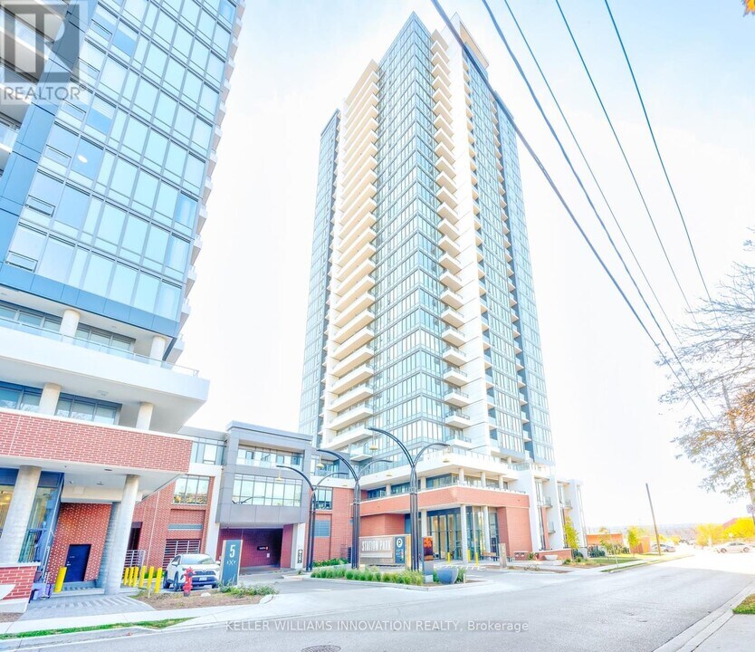 15-315 Wellington St S in Kitchener, ON - Building Photo