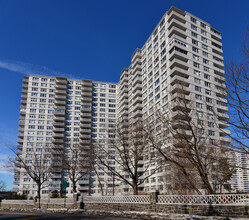 Mediterranean Towers South in Fort Lee, NJ - Building Photo - Building Photo