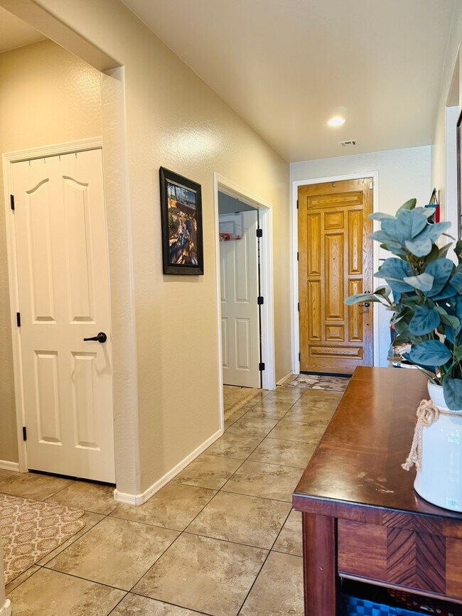 property at 3304 E Ivanhoe St
