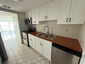 750 NW 43rd Ave in Miami, FL - Building Photo - Building Photo