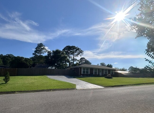 8645 Kingfisher Ln in Pensacola, FL - Building Photo - Building Photo