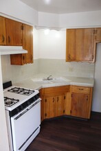 423 N 3rd St-Unit -Apt. B in Porterville, CA - Foto de edificio - Building Photo