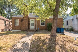 320 Henquin Dr in Ferguson, MO - Building Photo