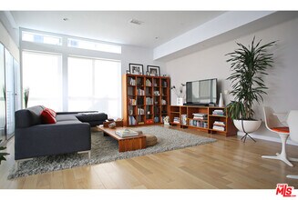 1211 N Garbo Ln in Los Angeles, CA - Building Photo - Building Photo