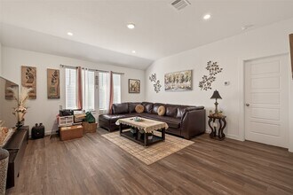 1102 Rayburn Dr in Rosharon, TX - Building Photo - Building Photo