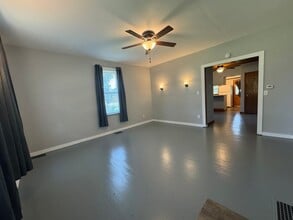 1114 N MacArthur Blvd in Springfield, IL - Building Photo - Building Photo