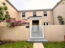 5460 SW 70th Pl N in Miami, FL - Building Photo