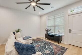 208 Richards St in College Station, TX - Building Photo - Building Photo