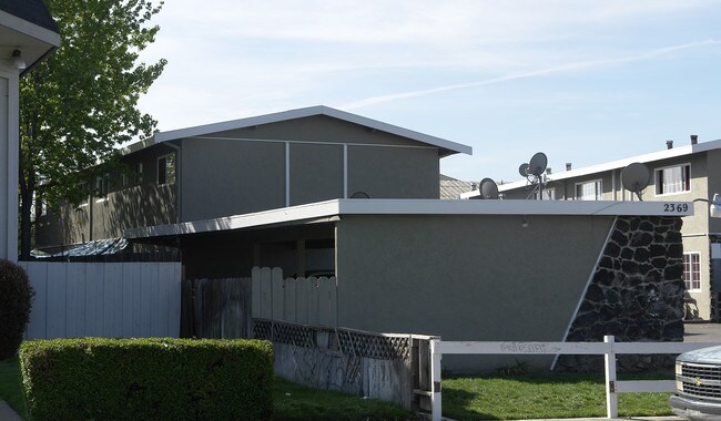 2369 Chestnut St in Livermore, CA - Foto de edificio - Building Photo