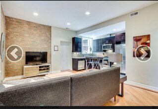 2318 W Augusta Blvd in Chicago, IL - Building Photo - Building Photo