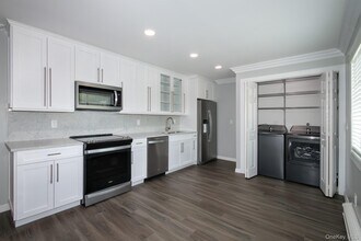 160 Cassa Loop in Holtsville, NY - Building Photo - Building Photo