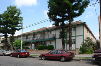 21801 Lanark St in Canoga Park, CA - Building Photo - Building Photo