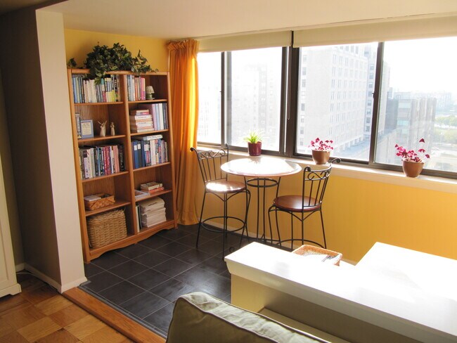 2 Hawthorne Pl, Unit 15A in Boston, MA - Building Photo - Building Photo