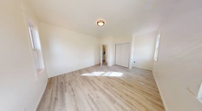 736 Main St, Unit 2A in Willimantic, CT - Foto de edificio - Building Photo