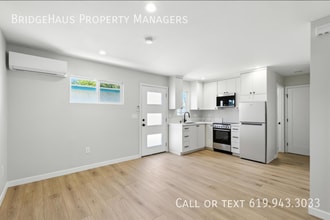 205 Hensley St in San Diego, CA - Building Photo - Building Photo