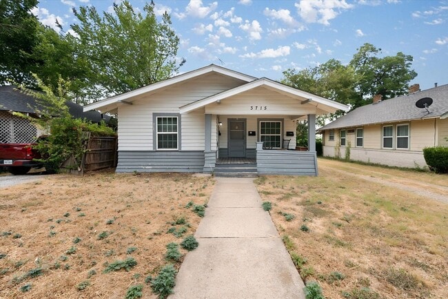 3715 Travis Ave