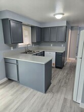 10508 NE Glisan St in Portland, OR - Building Photo - Building Photo