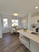 2796-2796 Maple Way NW in Edmonton, AB - Building Photo - Building Photo