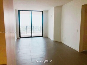 1600 NE 1st Ave, Unit 1715 in Miami, FL - Foto de edificio - Building Photo