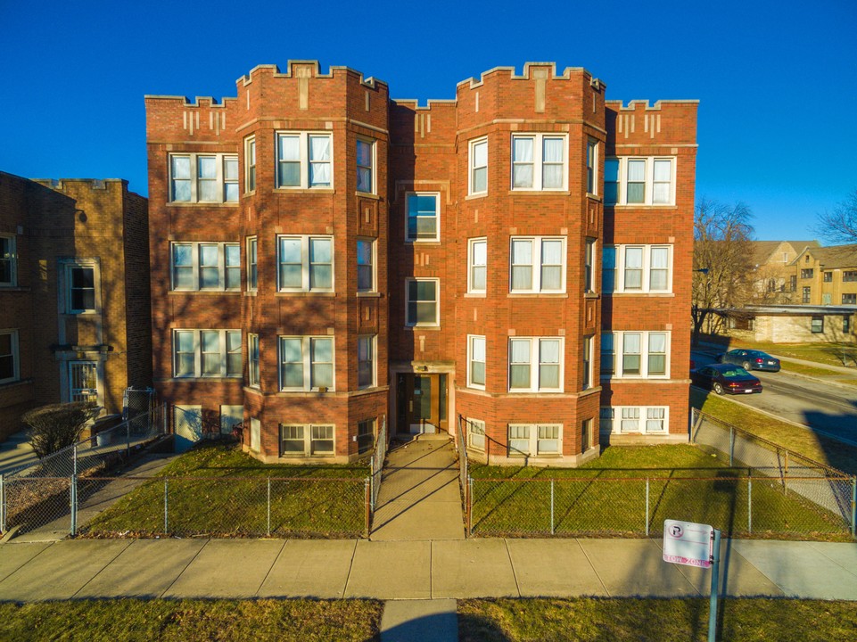 7800 S Bishop St in Chicago, IL - Building Photo