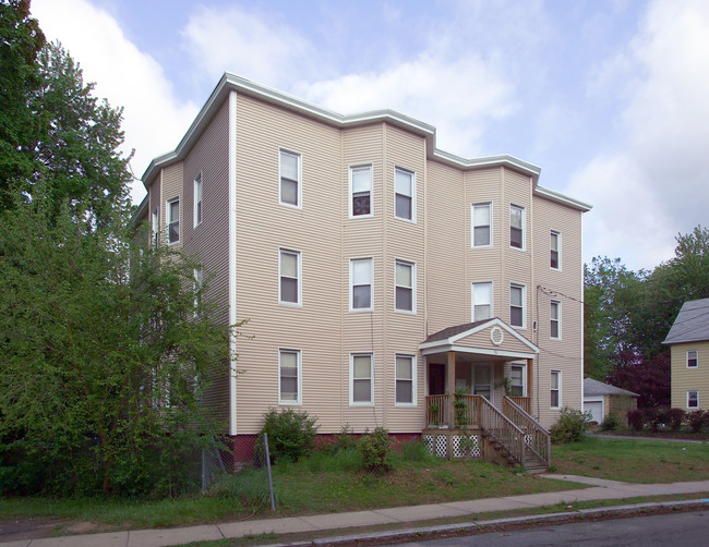 96 Nonotuck Ave in Chicopee, MA - Foto de edificio - Building Photo