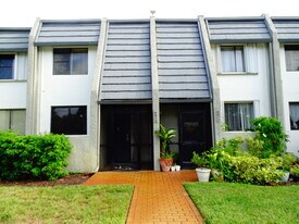 4813 Esedra Ct in Greenacres, FL - Building Photo