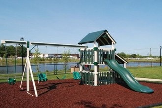 Fairfield Broadway Knolls At Holbrook in Holbrook, NY - Building Photo - Building Photo