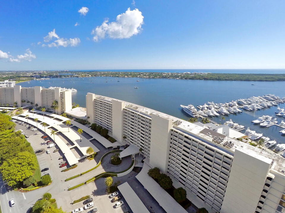 120 Lakeshore Dr in North Palm Beach, FL - Foto de edificio