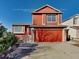 19389 E 41st Pl in Denver, CO - Building Photo